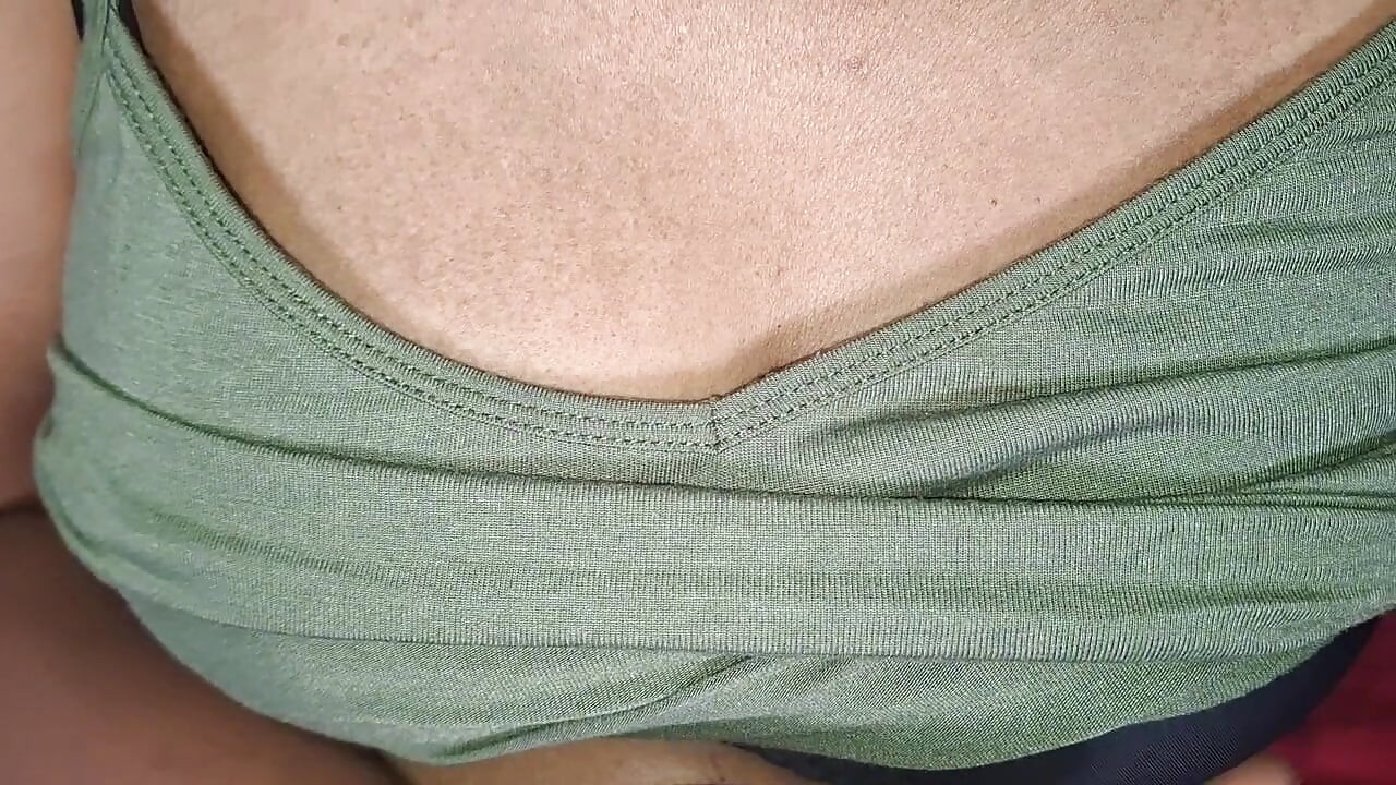 Desi Bhabhi home at alone super hot video