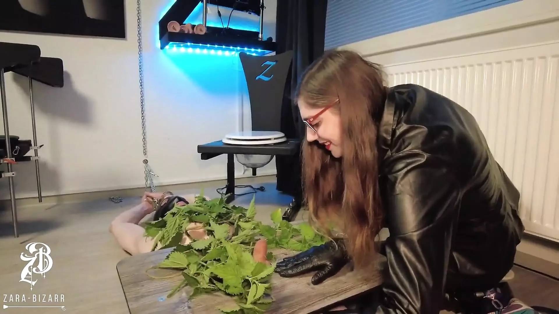 Cuckold-blowjob und brennnesselspiele