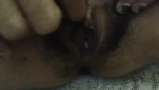 Chut may ungli dal kar fingering Kar Kay chut ka pani nikala