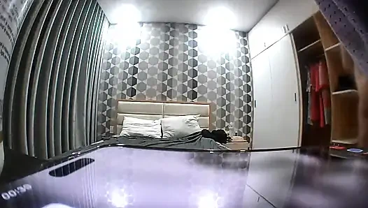 Dünnes, reifes asiatisches Mädchen und ihr Cuckold