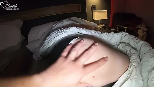 Будит мачеху утром, трахая ее сливочную киску - большой хуй в видео от первого лица