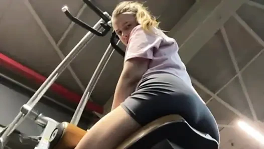 Öffentliches ficken mit jucielussie im fitnessstudio