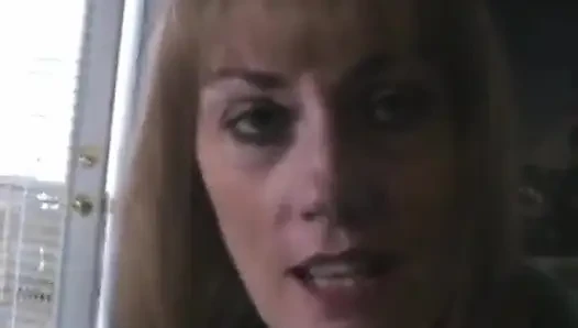 Verführernde blonde reife wichst großen und harten schwanz in pOV