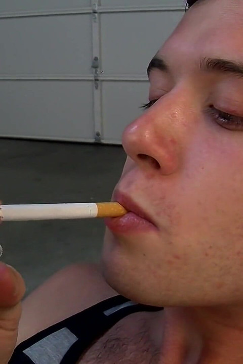 Chase Young Newports สูบบุหรี่และชักว่าว