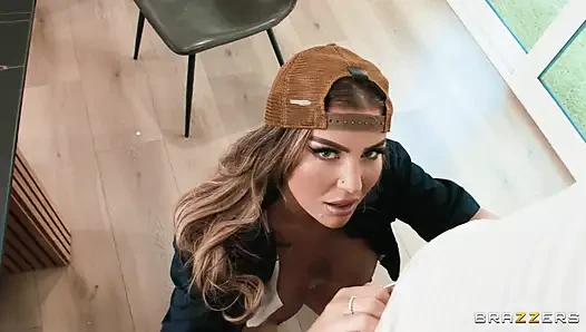 Brazzers - Aspen Reign'in tek istediği şey varlıklarını göstermek ve yarakla öğürmek