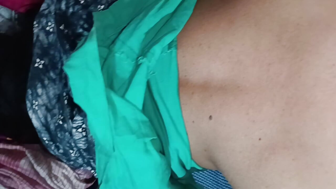 Desi pige forplay og sex med kæresten