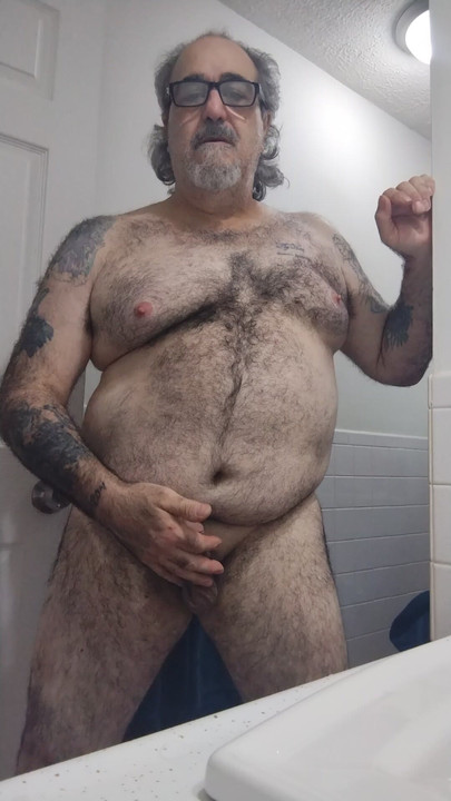 샤워하기 전에 애타게 애타게 하는 북극곰