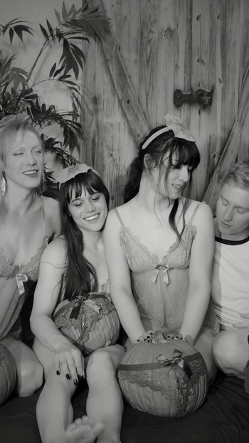 Cailey、dixie和nyxi, 热辣的变性人, 用坚硬的鸡巴互相操对方的菊花