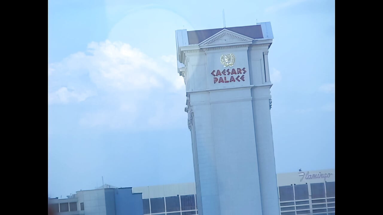 Eva divain: bhar men jao meri gand, main tumhari emaaeeele hoon dhamaka karne ke lie