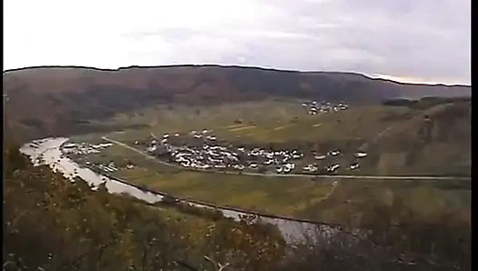 Çoraplı kızıl saçlı sürtük amını muzla sikiyor