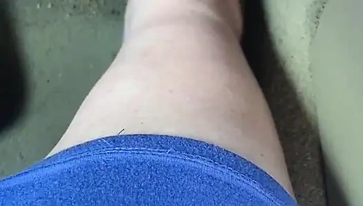 Накачка педали в фиолетовых носках