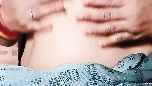 Deshi hausfrau squirtet ihre heiße enge muschi