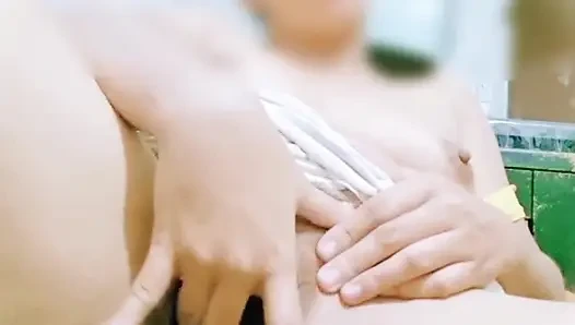 Ateşli genç kız mastürbasyon yaparken yakalandı