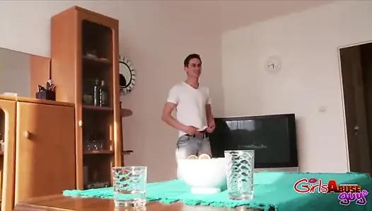 Salesman door to door distogged