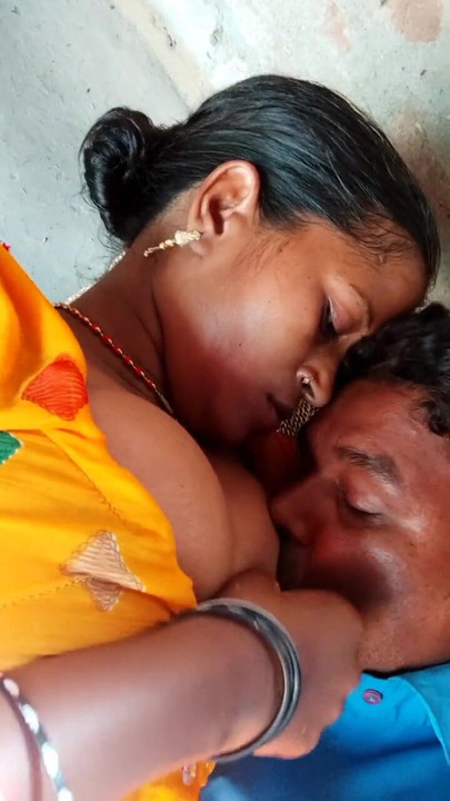 Khoảnh khắc không thể bỏ qua từ "Haut Indian Desi Bhabhi Kissing"