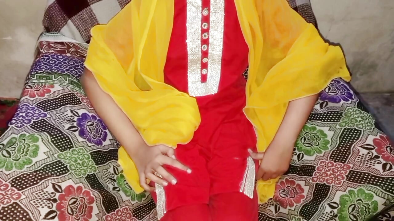 Desi Maal Ko Ghar Pe Bulakar Choda Doggystyle men
