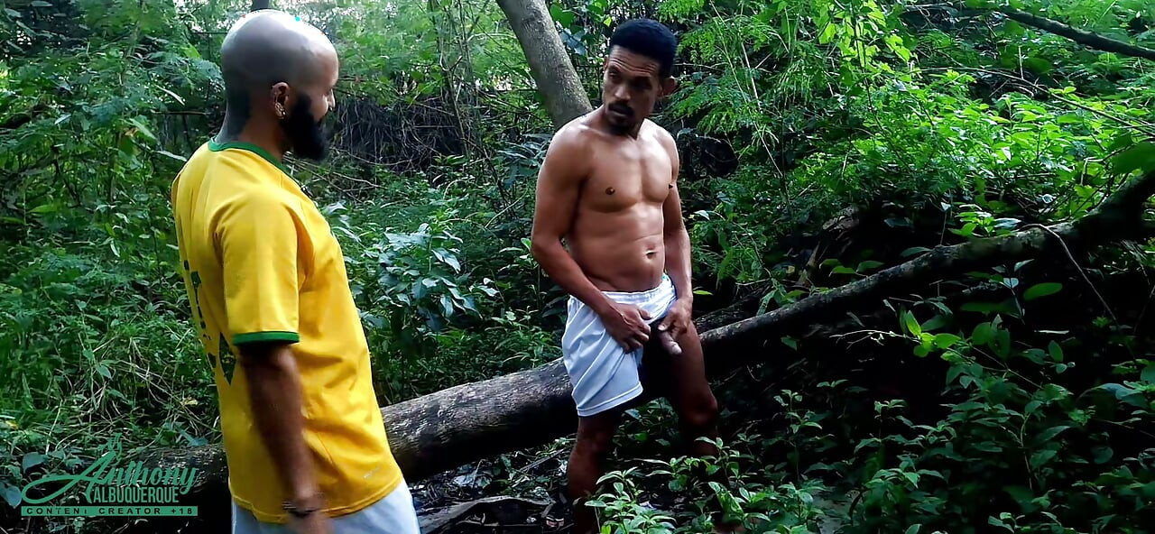 Twink bị địt, tét mông và tắm tinh
