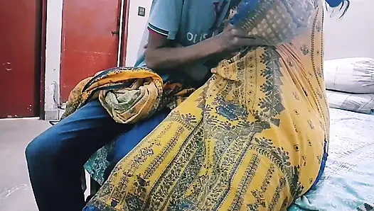 Hintli tatminsiz evli kadın sert döllü turta amcığını sikiyor