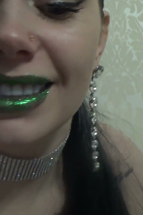 Cum hard to my green glittery lips