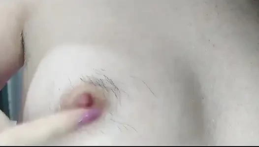 Играю с моими волосатыми сосками