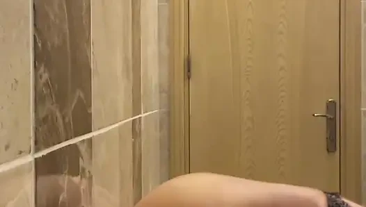 Banu Banyoda Boşalıyor
