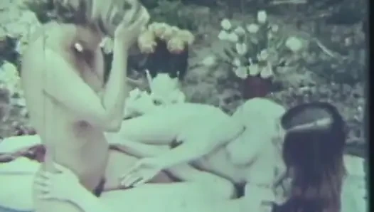 Seks vintage panas di luar ruangan di tepi kolam renang!