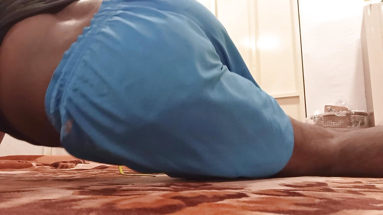 Saya mengongkek adik tiri saya apabila adik tiri saya bersendirian dan dia akan memberitahu saya mengapa zakar awak sangat besar sehingga masuk ke dalam batang saya