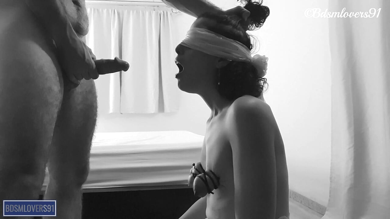 Usta puna sperme u NEMILOSRDNOJ BDSM dominaciji