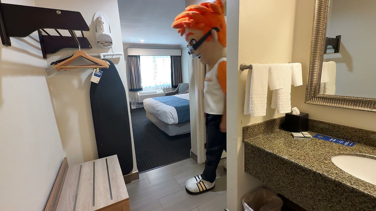 I shared a hotel room with tattooed Lilith Grace and turned it into hard doggystyle and cum licking fun