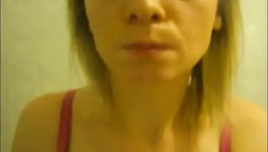 Anastasia'nın tüküren diş macunu