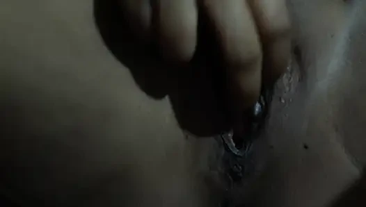 Genießen Sie Gold und Milch mit sexy Videofingern