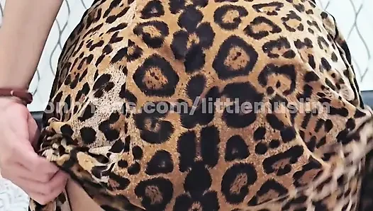 Bakış açısı: Leopar etekli oyuncu tesettürlü kız