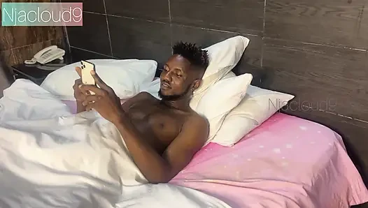 Seksi azgın hemşire yarağımı emerken ev yapımı video ham geliyor