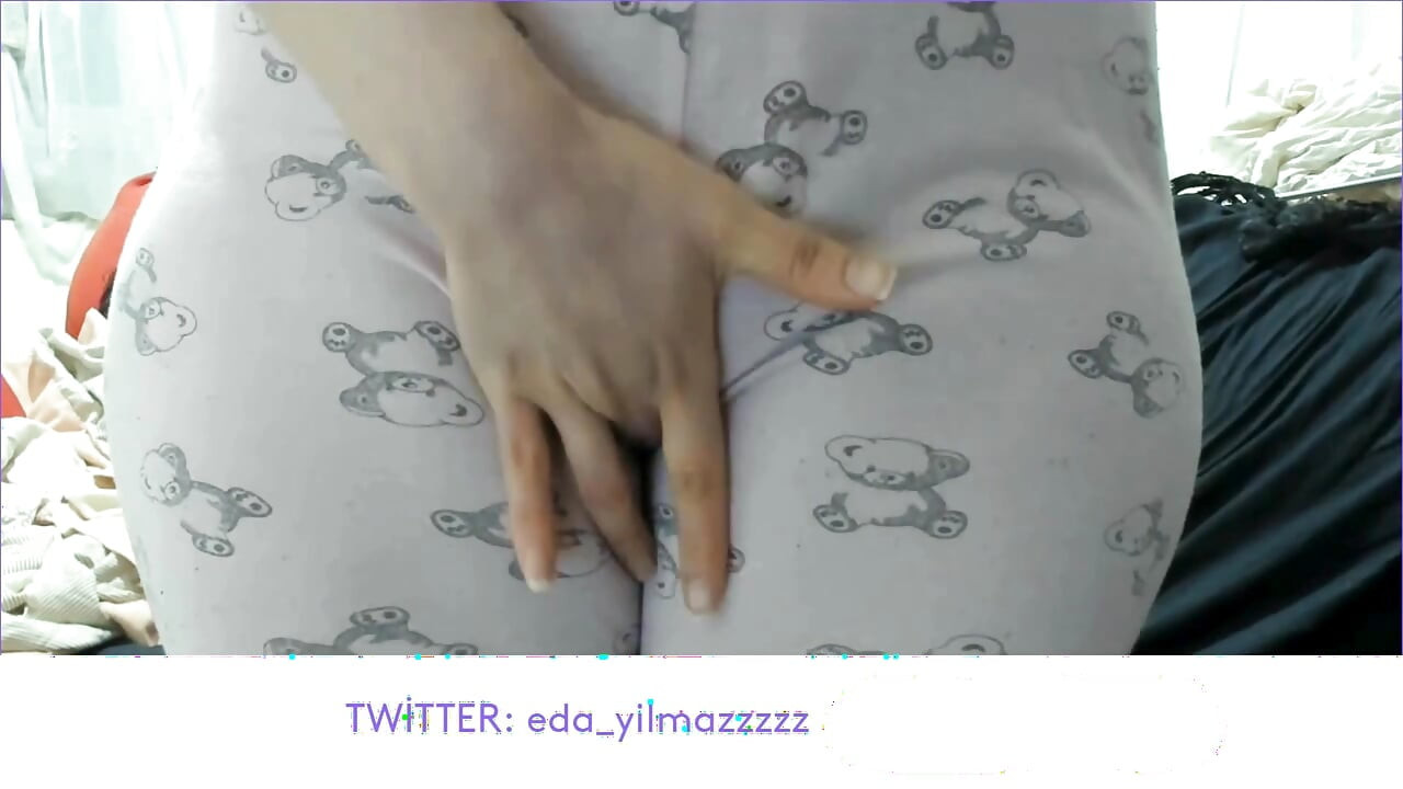 CAMELTOE- MASTURBATION IN PAJAMAS- PUFFED PUSSY- SWOLLEN PUSSY- TURKISH PORN