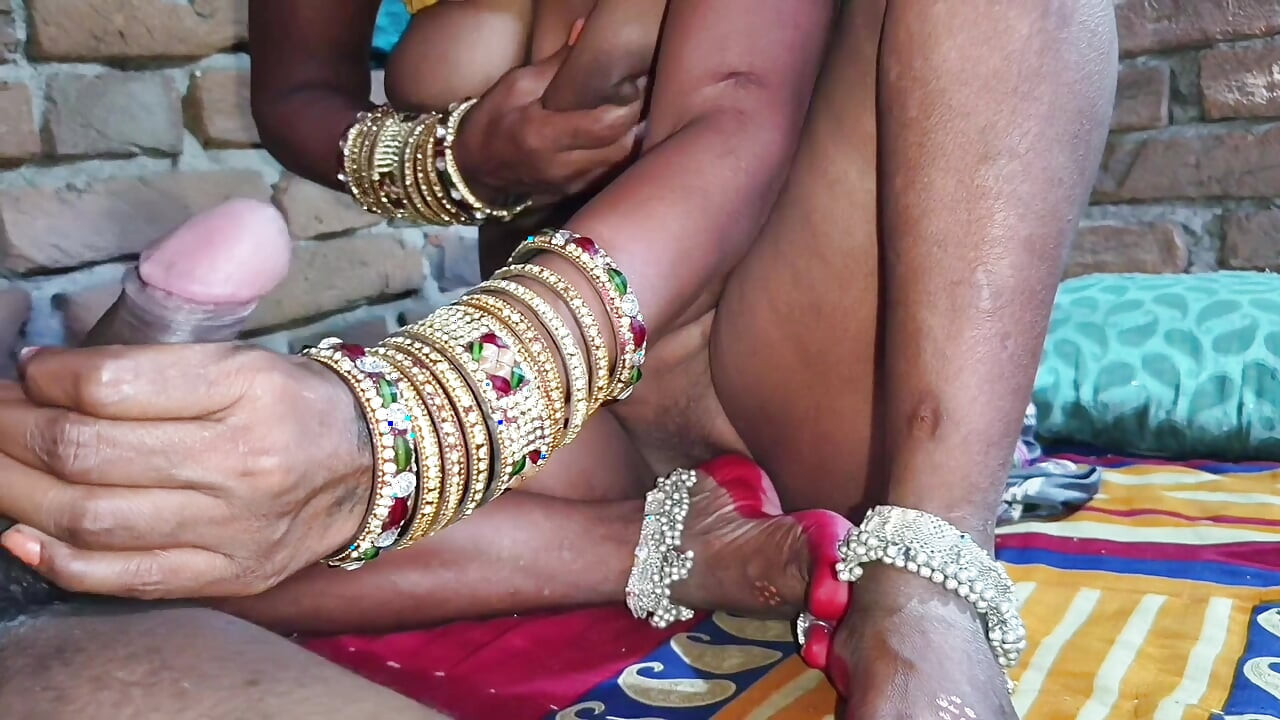 Indian husband wife ki romantic sexy videos. Suman bhabhi apne pati ka lund hila ke bedroom me sex kiya.