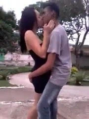 Ragazza Baciata e Palpata