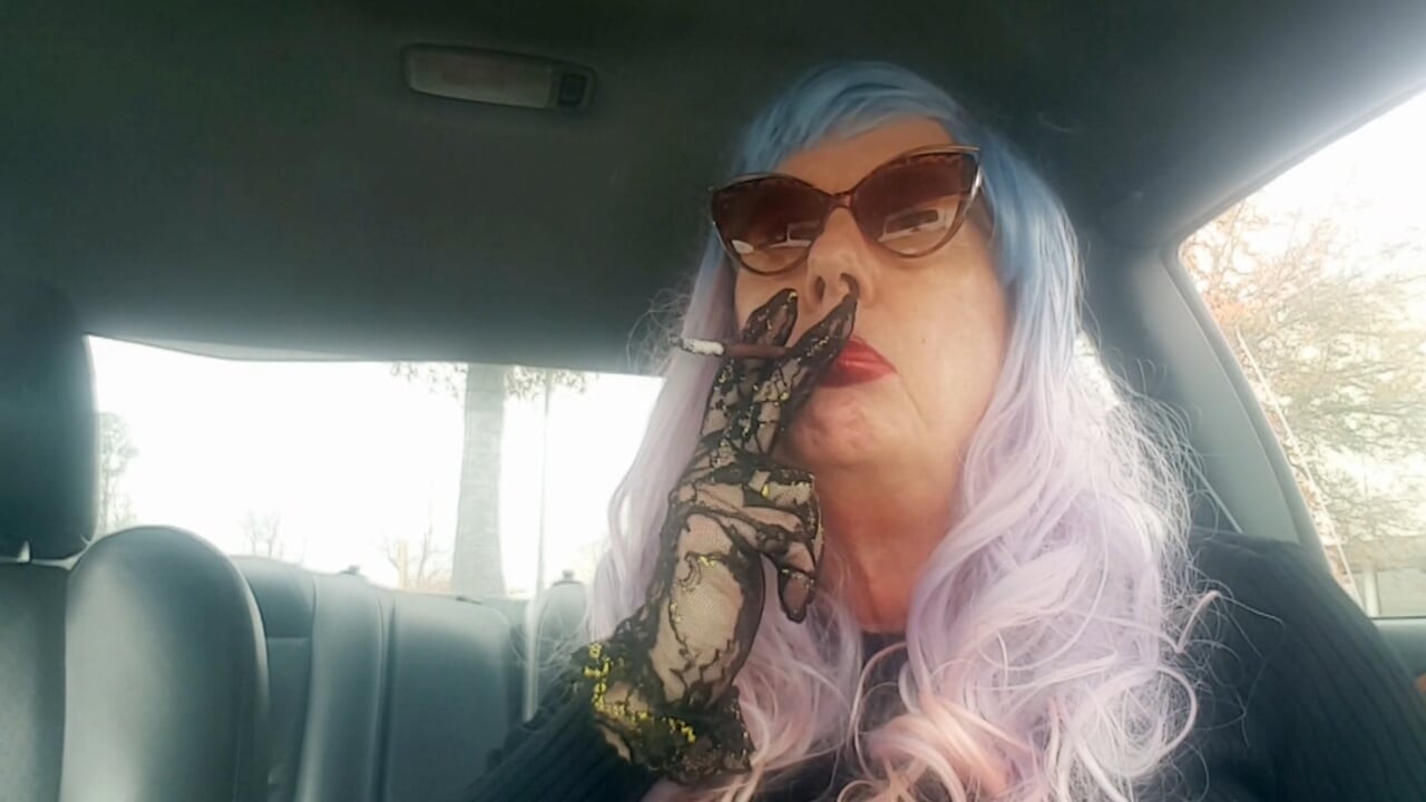 SMOKING GRANDMOTHER DOING A MORE120 WITH LOTS OF DANGLES