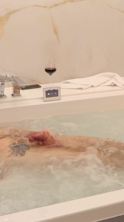 Hairy Muscle Stud: Luxury Jacuzzi Strip & Raw Jerk off - 4K Bodybuilder Solo
