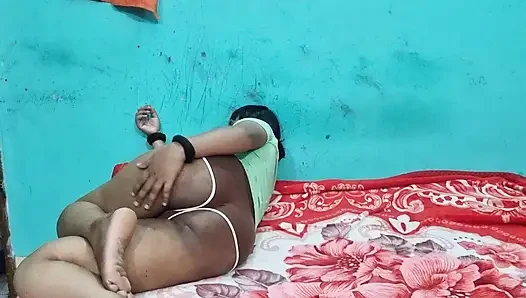 Suasana hati tengah malam, gadis solo tanpa filter