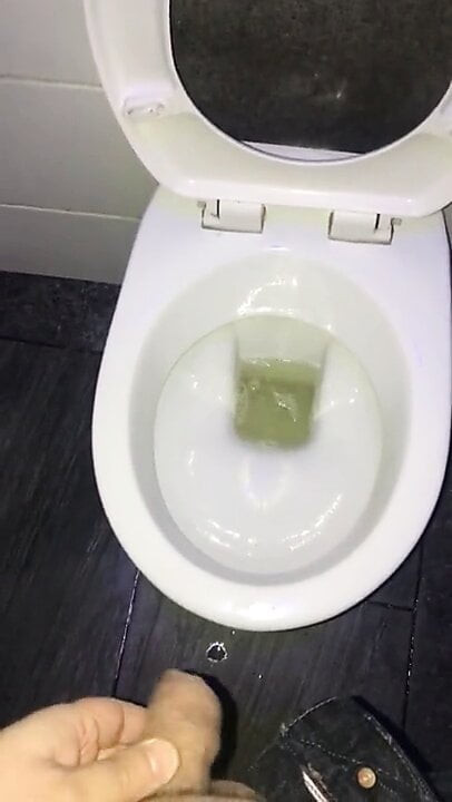Pissing #4