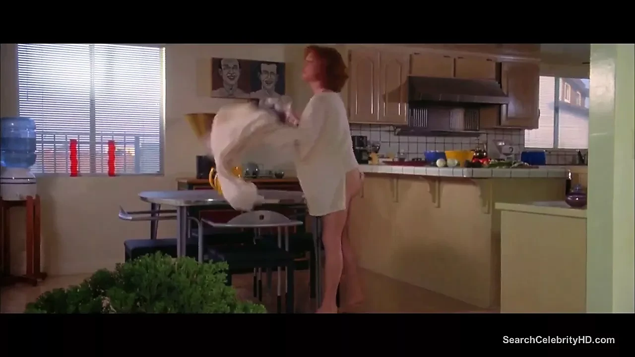 Julianne Moore nude - Short Cuts