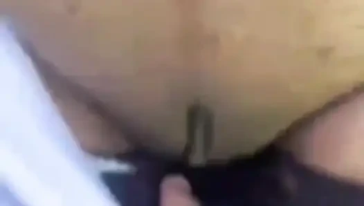 Teman-teman gang menyentuh payudaraku dan menjilati memekku