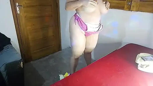 Грудастая крадет бойфренда своей дочери