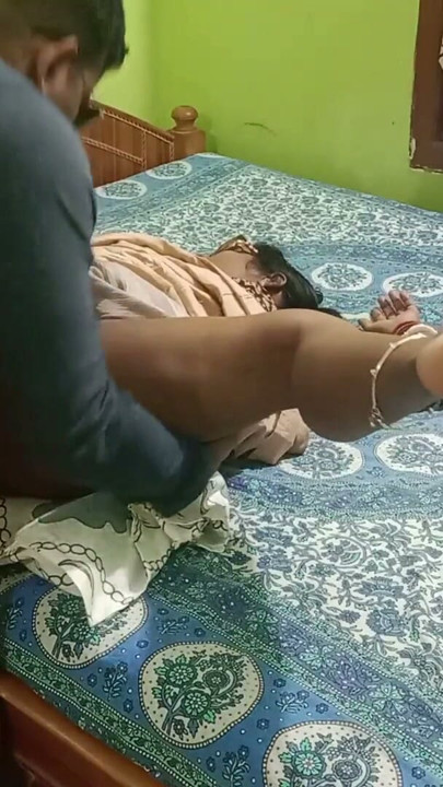 Delhi Hot Sexy Neighbour Bhabhi Richa Sucking and Fucking Hardcore on Xvideos | Klip 3