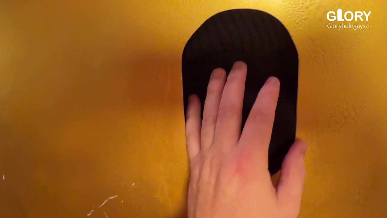 Cookie & Cream - 刚满18岁的寻欢洞：他梦寐以求的鸡巴紧张地抽搐 - 然后饼干射精让我上瘾了