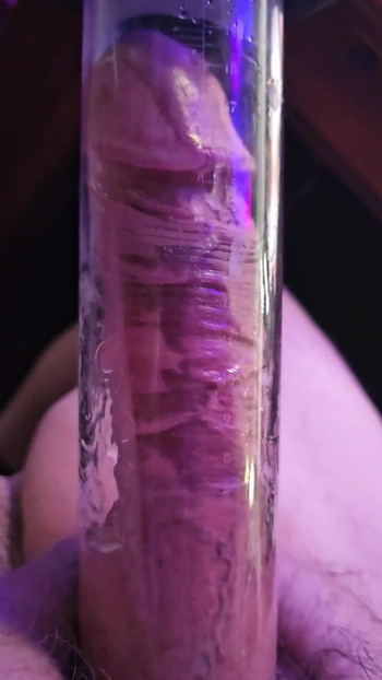 Mr मोटा लंड 01: 8 इंच के मोटे बिना कटे लंड पर दुहना मशीन । क्लिप 2