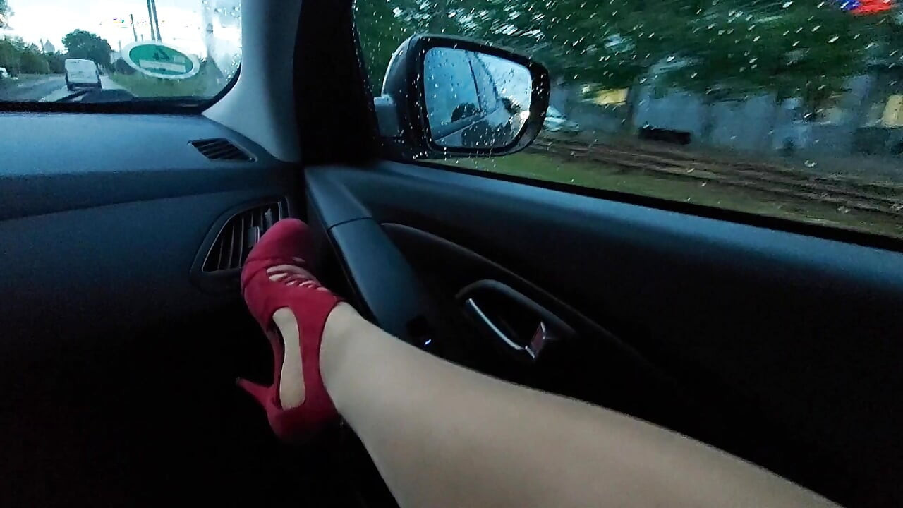 J’ai failli baiser ma belle-mère dans la voiture