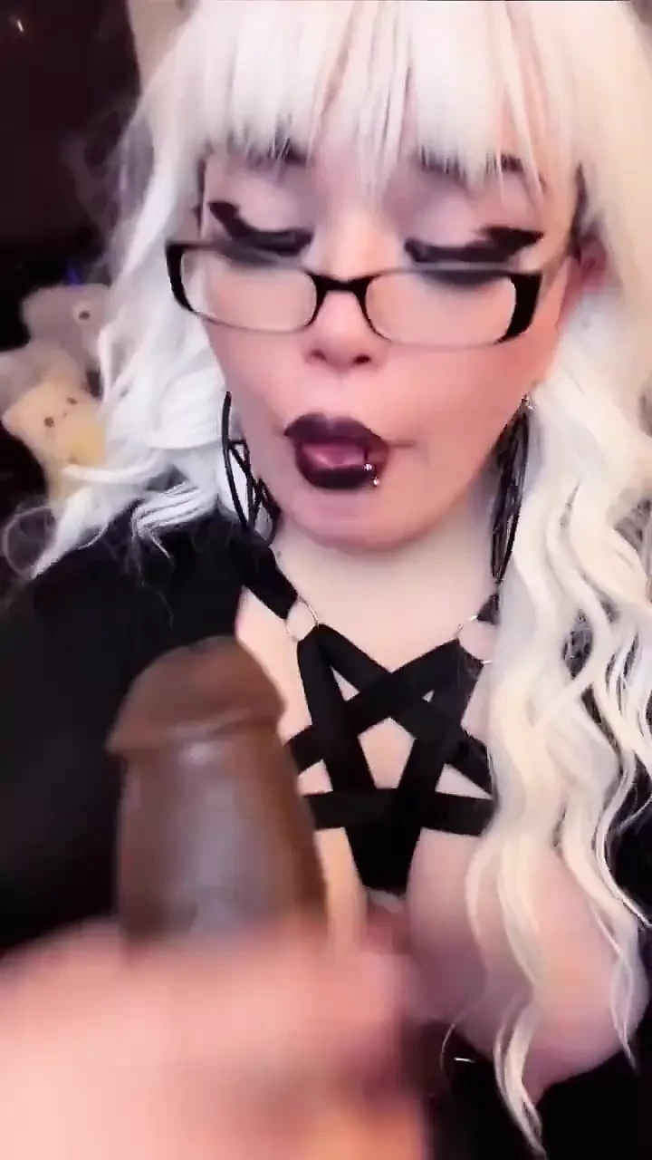 Mẹ kế Goth BBC JOI
