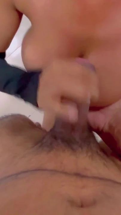 Momento clave de "18+ belleza Sofia gimiendo fuerte mientras folla duro en estilo perrito y misionero - india mms hd porno"