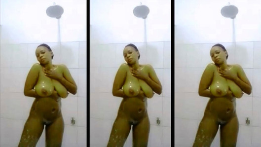 Negro ébano tetas grandes sexy ducha